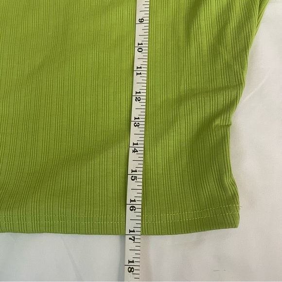 Green cropped shirt twist back short sleeve - Picture 5 of 11